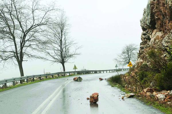 Αποζημίωση σε ταξιτζή για ζημιές από βράχια στον Ταΰγετο