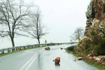 Αποζημίωση σε ταξιτζή για ζημιές από βράχια στον Ταΰγετο