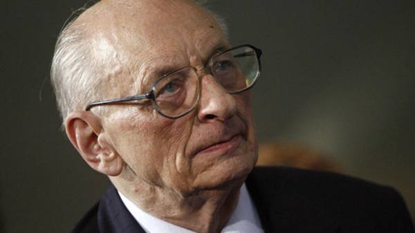 Πέθανε ο Βλαντισλάβ Μπαρτοσέφσκι, που είχε επιζήσει από το Αουσβιτς