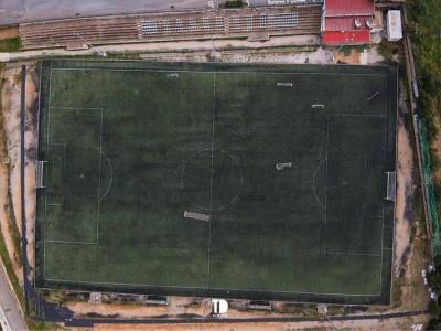 Δημιουργία πεζοδρομίου στο δημοτικό γήπεδο Κυπαρισσίας