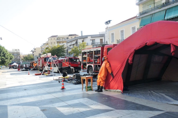 Εκθεση διασωστικού εξοπλισμού από εθελοντές και Πυροσβεστική
