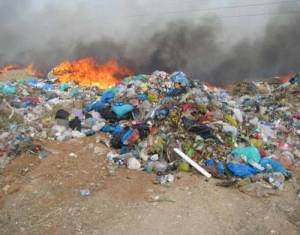 Καπνίζει πάλι η χωματερή της Πύλου