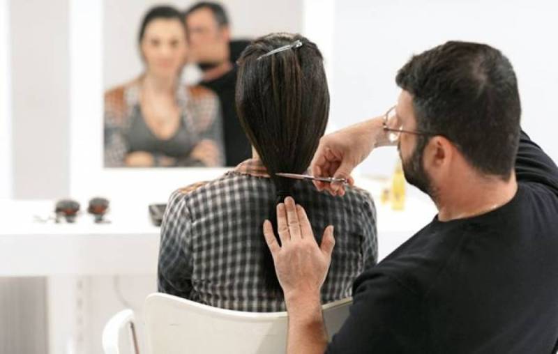 Ξεχωριστή δράση στο 6ο Γυμνάσιο Καλαμάτας: Δωρεά μαλλιών για τη δημιουργία περουκών