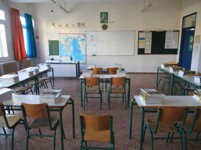 Διαμαρτυρία στη Διεύθυνση Πρωτοβάθμιας Εκπαίδευσης Μεσσηνίας: Πάνω από 100 κενά εκπαιδευτικών στη Μεσσηνία