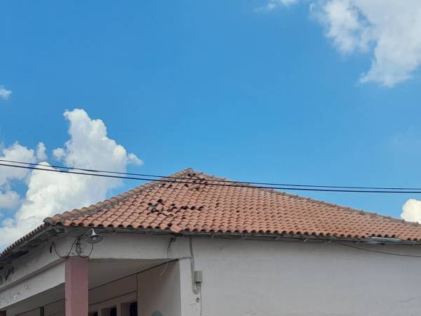 Πρόβλημα στη σκεπή του σχολείου της Κορώνης