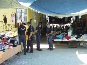 Βίντεο από την έφοδο της οικονομικής Αστυνομίας στη λαϊκή της Αγίας Τριάδας