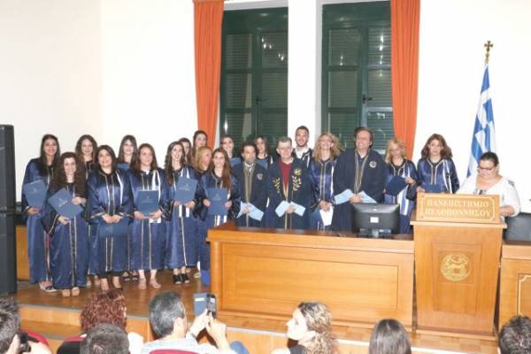 Καλαμάτα: Ορκωμοσία 46 φοιτητών του Πανεπιστημίου Πελοποννήσου (βίντεο-φωτογραφίες)