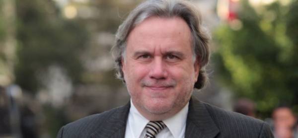 Κατρούγκαλος: "Εμείς δεν θέλουμε να γίνουμε αριστερή παρένθεση"