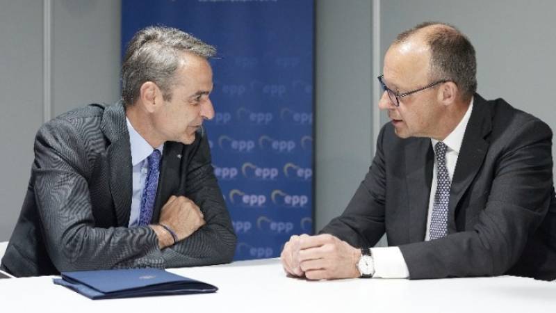 Οικονομία, επενδύσεις, άμυνα, ευρωπαϊκές και διεθνείς εξελίξεις στην ατζέντα της συνάντησης Μητσοτάκη - Μερτς