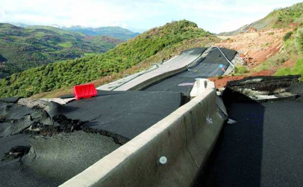 Μια τρύπα στην Τσακώνα!