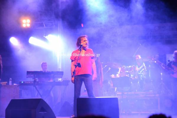 Ξεσήκωσε το κοινό ο Παπακωνσταντίνου στην Κυπαρισσία