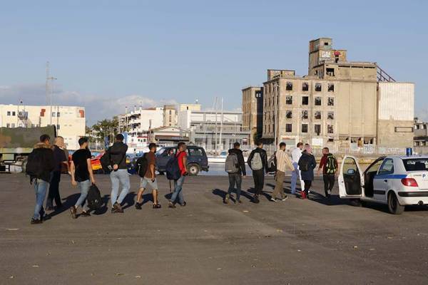 Επτά ημέρες ταξίδευαν οι 40 Κούρδοι πρόσφυγες, που έφθασαν στην Καλαμάτα (βίντεο)