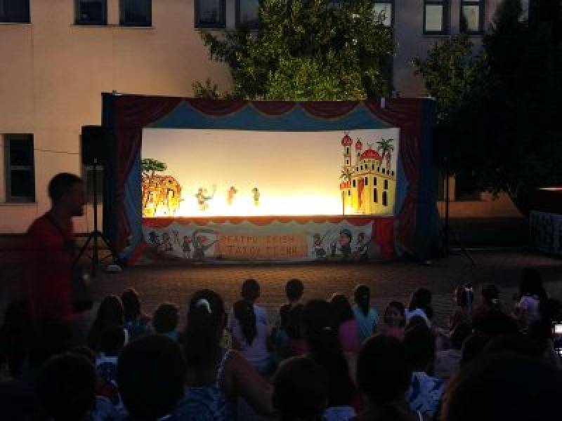 Μικροί και μεγάλοι απόλαυσαν την παράσταση Καραγκιόζη