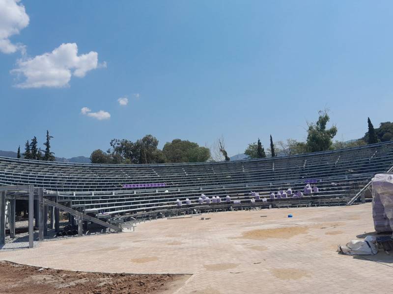 Μπαίνουν καθίσματα στο Ανοιχτό Θέατρο