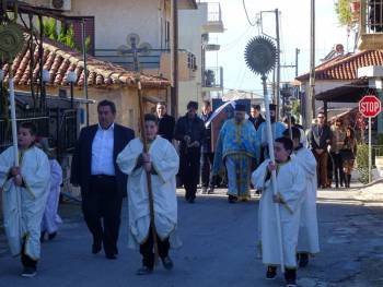 Στη δεξαμενή των Γαργαλιάνων έγινε η κατάδυση του Τιμίου Σταυρού (βίντεο)