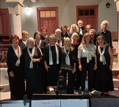 Χριστουγεννιάτικα άσματα από τη Χορωδία "Allegri"