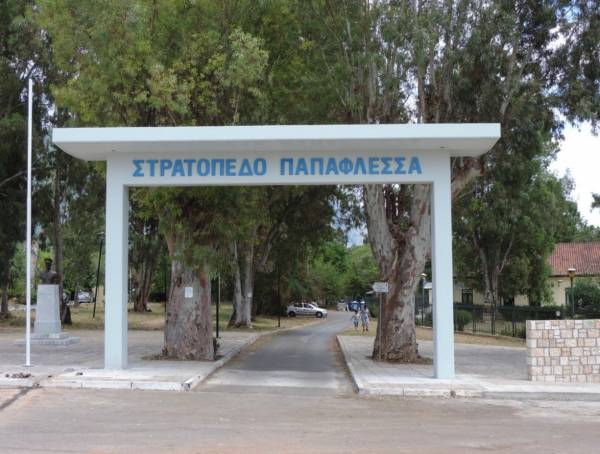 Εγκαινιάζει την πύλη του στρατοπέδου ο Νίκας