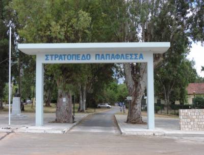 Εγκαινιάζει την πύλη του στρατοπέδου ο Νίκας