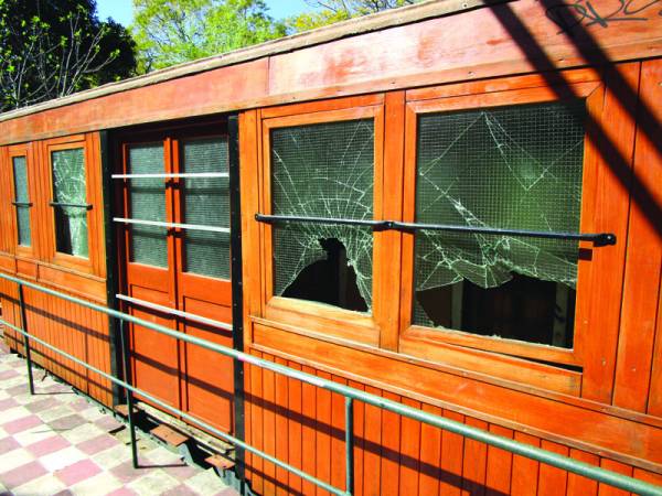 Βανδαλισμοί στο Πάρκο Σιδηροδρόμων Καλαμάτας