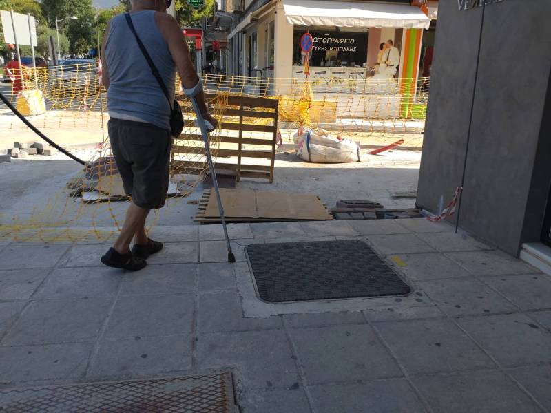 Πρόχειρη ξύλινη βάση