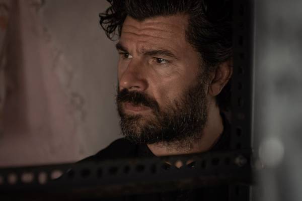 Ο ηθοποιός Χρήστος Βασιλόπουλος στην «Ε»: «Το κοινό ανοίγει τα φτερά και το μυαλό του βλέποντας πράγματα που παλιά δεν πήγαινε να δει»