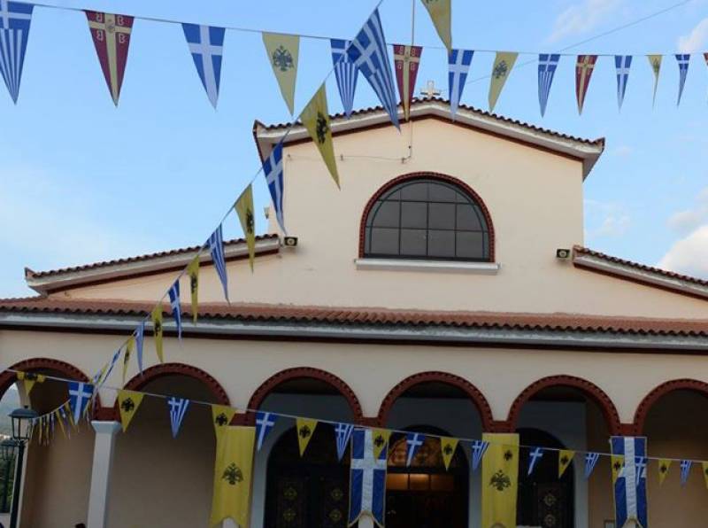 Πανηγυρίζει ο ναός Αγίων Κωνσταντίνου και Ελένης στα Καλύβια της Καλαμάτας