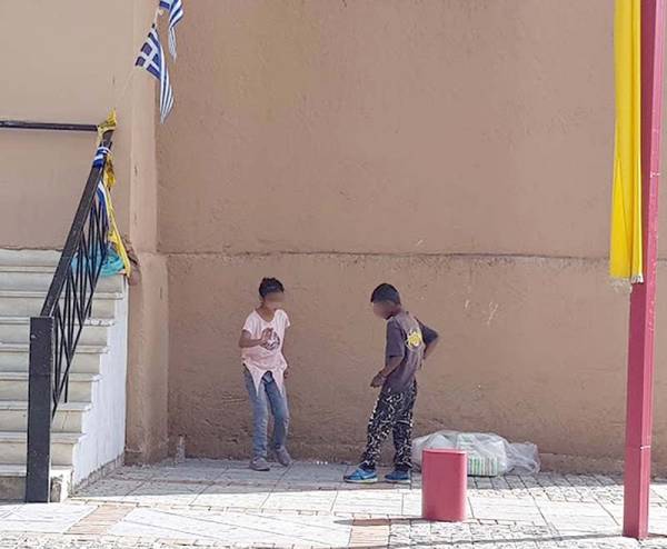 Kαλαμάτα: "Παιδική εργασία" ή είδος επαιτείας;