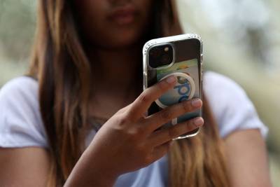 Απαγόρευση πρόσβασης στα social media ανηλίκων κάτω των 15 ετών: Δέκα ερωτοαπαντήσεις