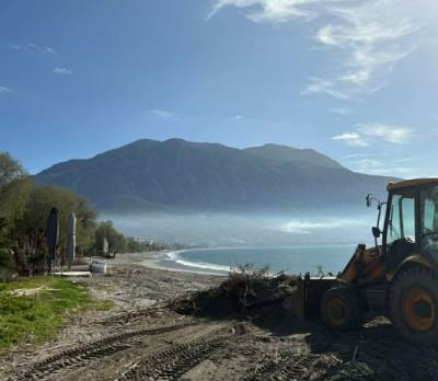 Καλαμάτα: Παρεμβάσεις καθαριότητας στην Ανατολική και Δυτική Παραλία