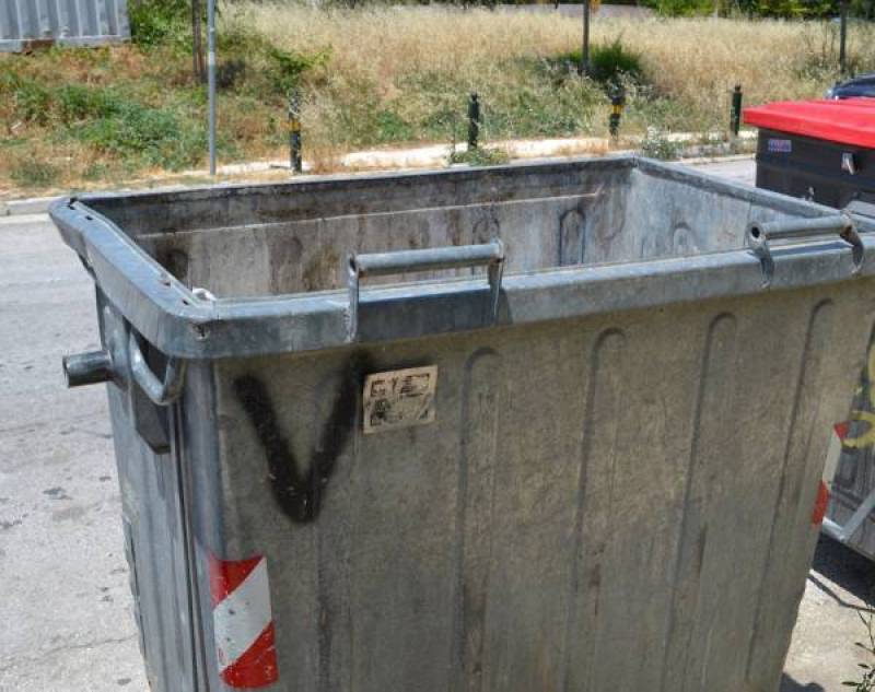 Φιλιατρά: Καταγγέλλουν ψηφοθηρία με κάδους απορριμμάτων