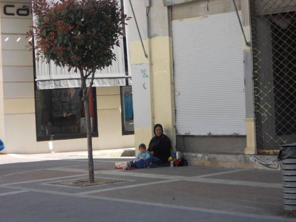 Παιδιά ζητιάνοι στην Καλαμάτα