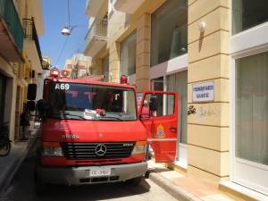 Σπινιάρισε το αυτοκίνητο και φοβήθηκαν… φωτιά στο Υποθηκοφυλακείο