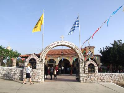 Πλήθος πιστών στο Προσκύνημα της Ζωοδόχου Πηγής Σγράπας