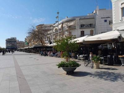 Μόνιμη επέκταση των τραπεζοκαθισμάτων στην κεντρική πλατεία