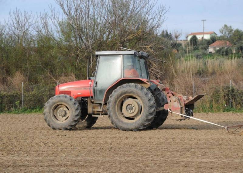 Παράταση έως το τέλος του χρόνου για τα μέτρα προστασίας σε παλιά τρακτέρ
