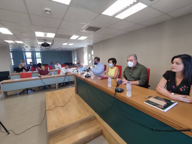 Σύσκεψη στον Δήμο Καλαμάτας για τη λειτουργία των σχολείων