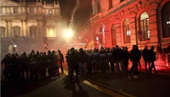 Διαδηλώσεις και τραυματίες έξω από τη Σκάλα του Μιλάνου