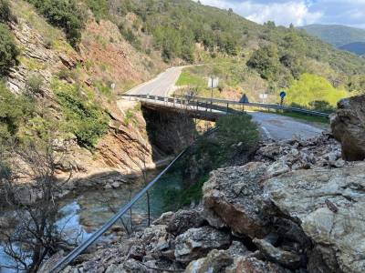 Κατολισθήσεις στη γέφυρα της Νέδας προς Φιγαλεία
