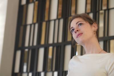 Η Νατάσα-Φαίη Κοσμίδου στην "Ε" για την ταινία «10 λεπτά»: “Ενα άνοιγμα στο μικρό παράθυρο του μυαλού μας, για να μπει λίγο φως”