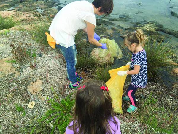 Το 1ο Νηπιαγωγείο Γαργαλιάνων καθάρισε το λιμάνι στο Μάραθο