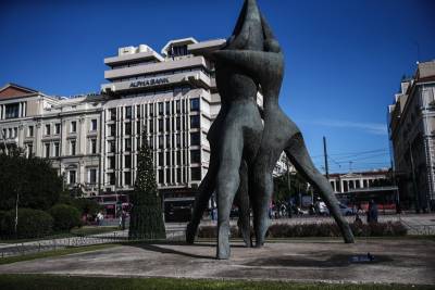 Η πλατεία Κλαυθμώνος και οι συμβολισμοί της