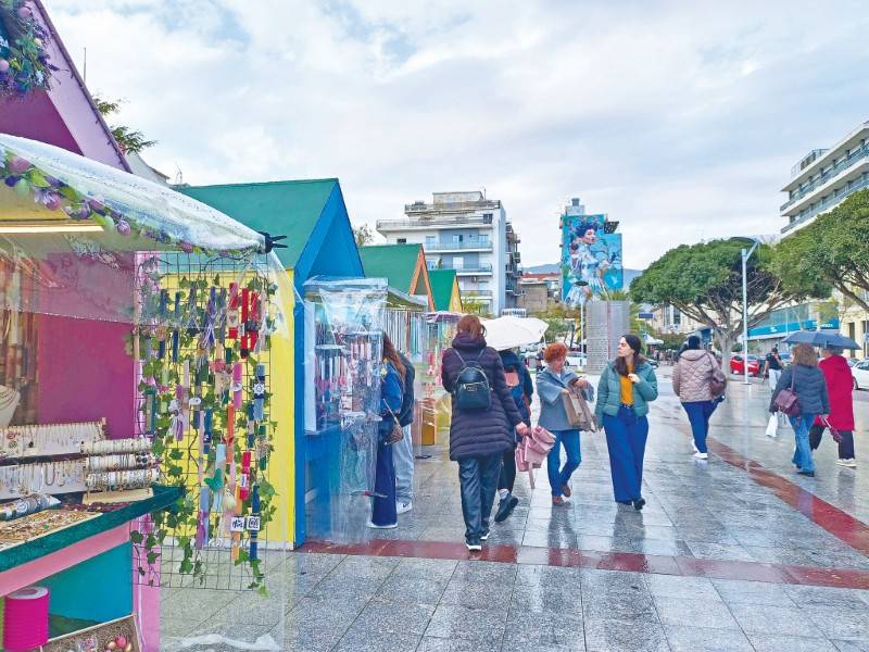 Θεσμός τα πασχαλινά σπιτάκια στην Καλαμάτα - Ο καιρός “φρενάρει” τις προσδοκίες για άνοδο της κίνησης