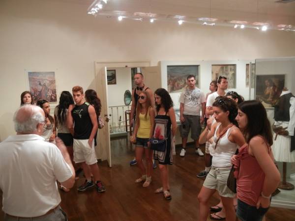 Ξεκινά το Θερινό Σχολείο 2013 για νέους ομογενείς