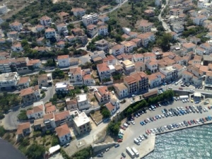 Επίθεση χούλιγκαν σε βάρος πολιτών στην Πύλο