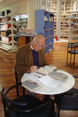 Ετοιμάζει νέο βιβλίο