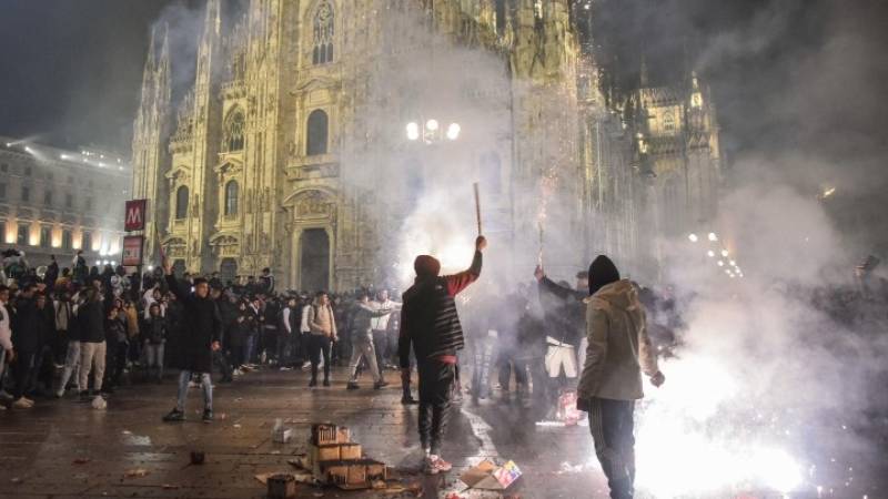 Ιταλία: Μία νεκρή και 274 τραυματίες από βεγγαλικά στους εορτασμούς της Πρωτοχρονιάς