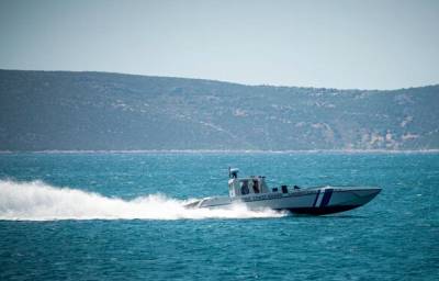 Νεκρός ένας από τους 9 Ρουμάνους κωπηλάτες που παρασύρθηκαν νότια της Κεφαλονιάς (βίντεο)