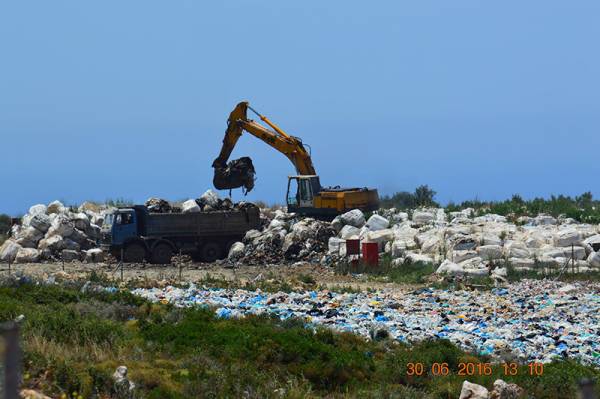 Ερωτηματικά για την αποκατάσταση της χωματερής στον Αγιο Νικόλαο