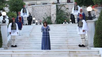Mήνυμα ενότητας από την Πρόεδρο της Δημοκρατίας στη δεξίωση για την 48η επέτειο της Αποκατάσταση της Δημοκρατίας (βίντεο)
