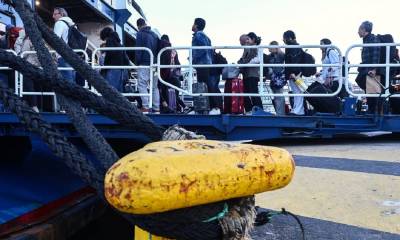 Καθηλώνει η ακρίβεια τους Έλληνες - Οι μισοί δεν θα πάνε διακοπές το 2025 (Βίντεο)